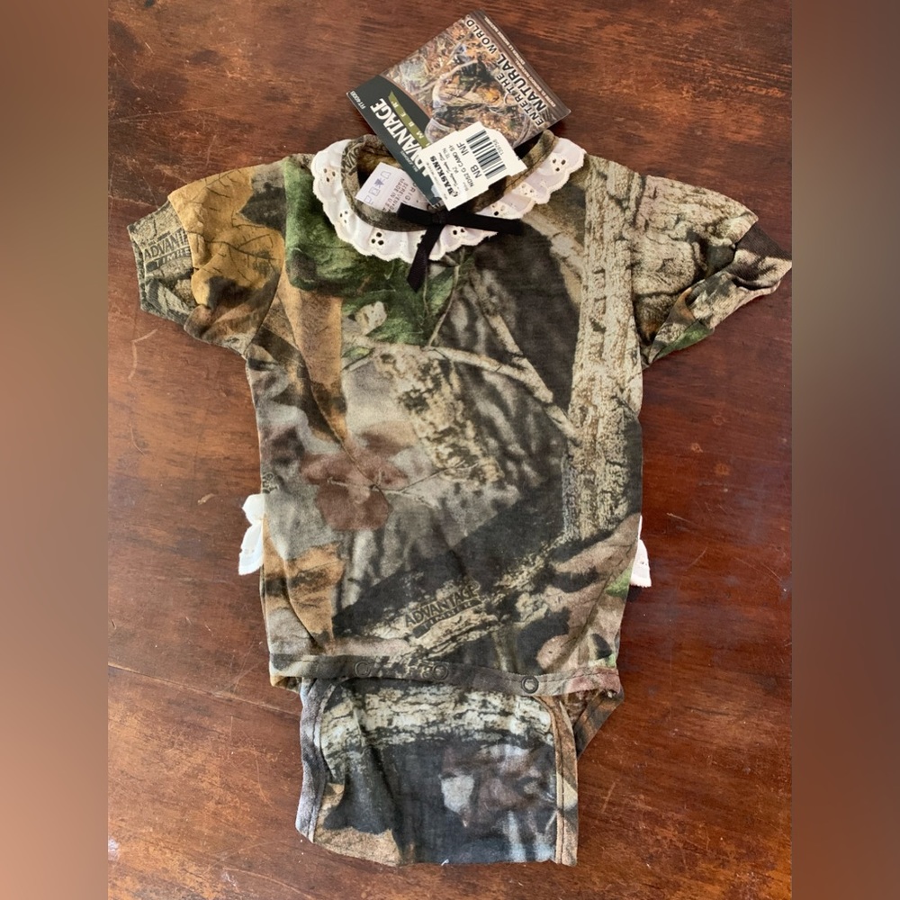 NWT vintage camouflage baby girl 90s/ 2000s onesie